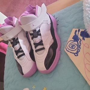Lil girls shoes size 13  Air Jordan's brand new she worm them twice to school